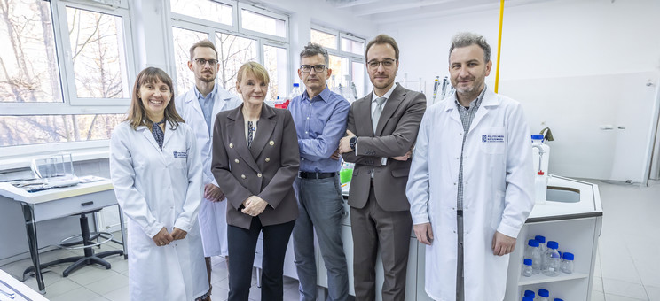 Od lewej: dr inż. Izabela Poplewska, dr inż. Mateusz Przywara, prof. dr hab. inż. Dorota Antos (kierownik projektu), dr inż. Roman Bochenek, dr inż. Bartłomiej Filip, dr inż. Michał Kołodziej,