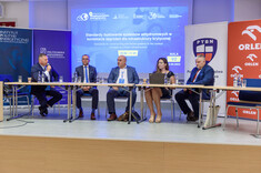 Uczestnicy panelu"Standardy budowania systemów antydronowych w kontekście zagrożeń dla infrastruktury krytycznej",