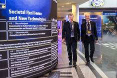 Od lewej: prof. P. Koszelnik, prof. J. Sęp,