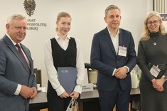 Od lewej: senator RP K. Kleina, przewodniczący senackiej Komisji Budżetu i Finansów Publicznych, M. Kaszuba, dr S. Dudek, przewodniczący Rady Fiskalnej, P. Satora, wiceprezeska Instytutu Finansów Publicznych,